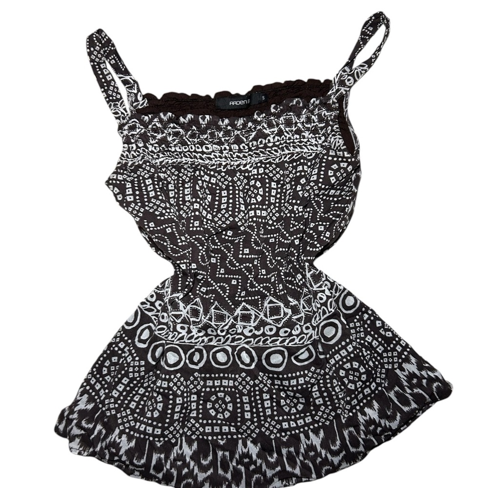 Arden B brown ruffle top with design